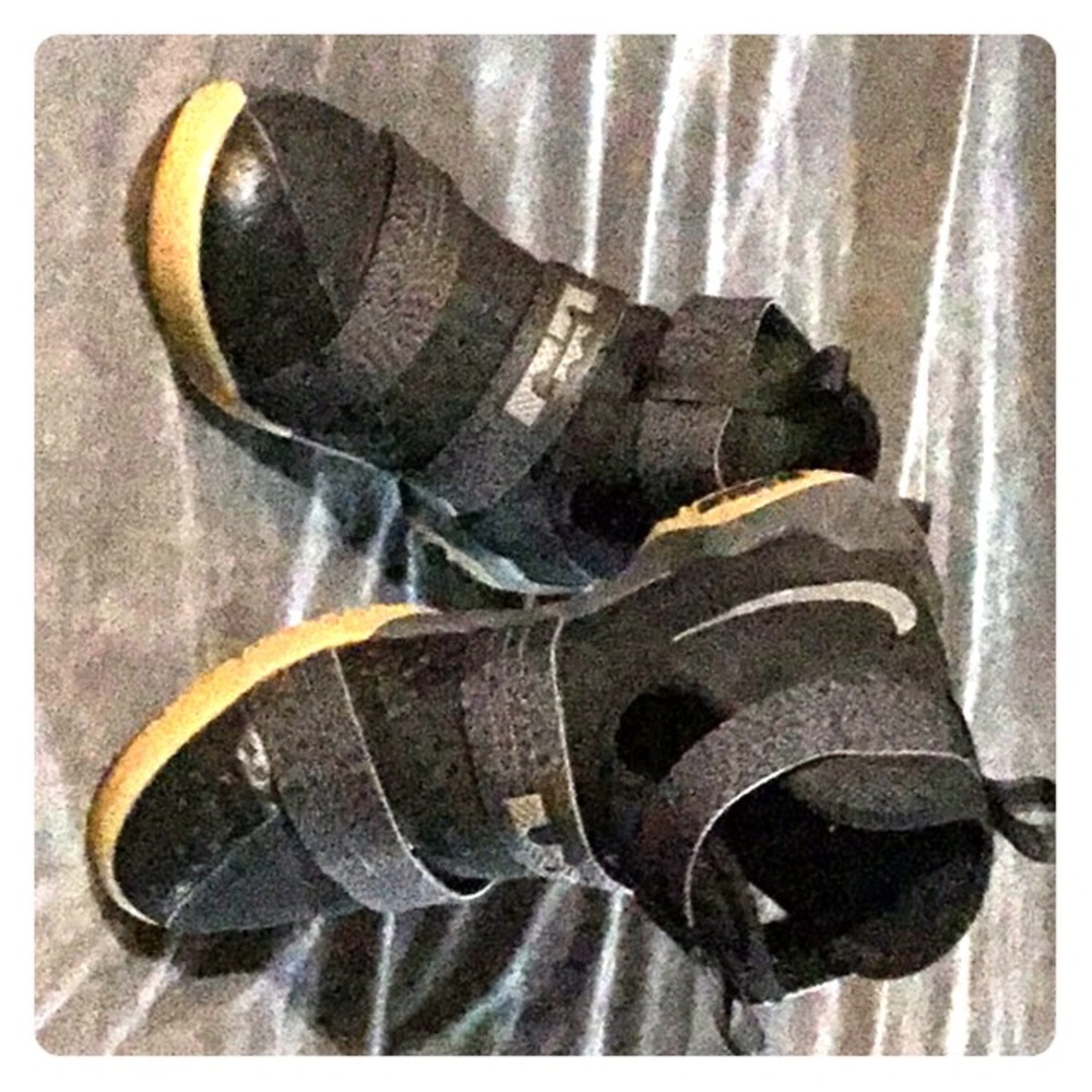 Labron soldier 10 Nike gum bottom